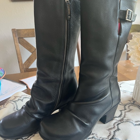 John Fluevog Kawanas boot black, size 11. - Picture 2 of 5